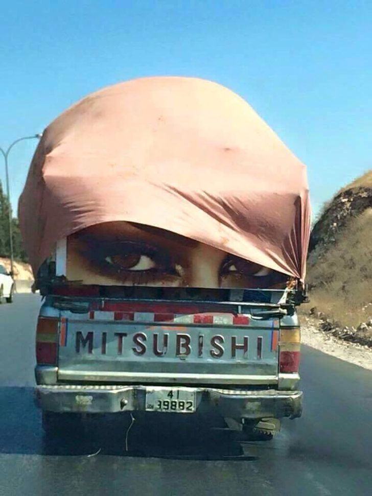  Đừng thấy em xinh mà định "hôn" em nha! 