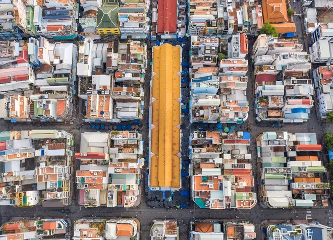 br/> An Giang hiện có 2 thành phố: Long Xuyên (tỉnh lỵ) và Châu Đốc. Hậu Giang hiện có 2 thành phố: Vị Thanh (tỉnh lỵ) và Ngã Bảy. Trong ảnh là chợ Châu Đốc ở trung tâm TP Châu Đốc nhìn từ trên cao, nơi được mệnh danh là vương quốc khô, mắm lớn nhất miền Tây. Ảnh: Lê Thế Thắng.