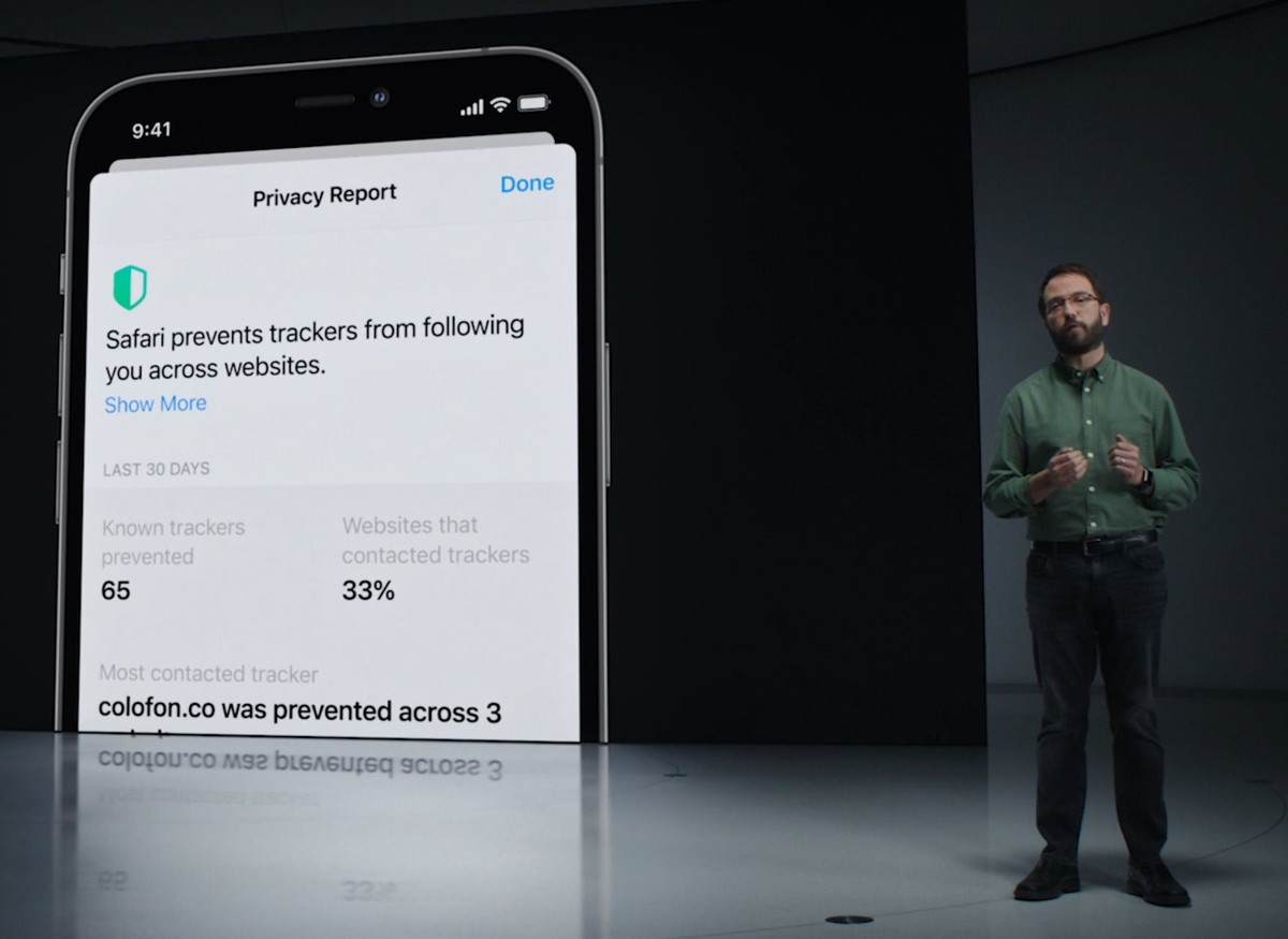 iOS 15 còn mang đến sự kiểm soát quyền riêng tư chặt chẽ hơn với App Privacy Report, tính năng tự động gửi báo cáo hàng tuần về tần suất truy cập vị trí, micro hoặc camera của từng ứng dụng. Tracking pixel cũng bị vô hiệu trong ứng dụng Mail, là kỹ thuật giúp nhà quảng cáo biết người nhận đã đọc mail hay chưa.