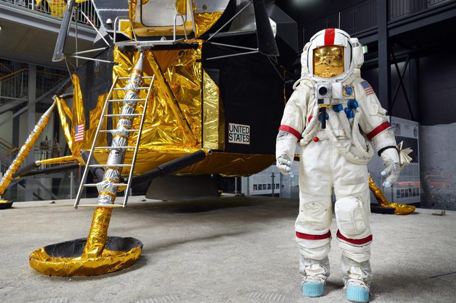  Bảo tàng Technik Speyer, Đức: Là nơi tổ chức triển lãm không gian lớn nhất ở châu Âu, khu vực trưng bày rộng 5.000 m2 của bảo tàng Technik Speyer kể cho du khách câu chuyện khám phá vũ trụ từ những năm 1960 đến nay. Nằm ở Speyer phía tây nam nước Đức, bảo tàng sở hữu một nguyên mẫu tàu con thoi BURAN của Nga. Ngoài ra, nơi đây còn có khu vực theo chủ đề Mặt Trăng, với bản sao những chiếc xe di chuyển trên Mặt Trăng của Apollo và một tảng đá Mặt Trăng 3,4 tỷ năm tuổi. Ảnh: PavleMarjanovic.