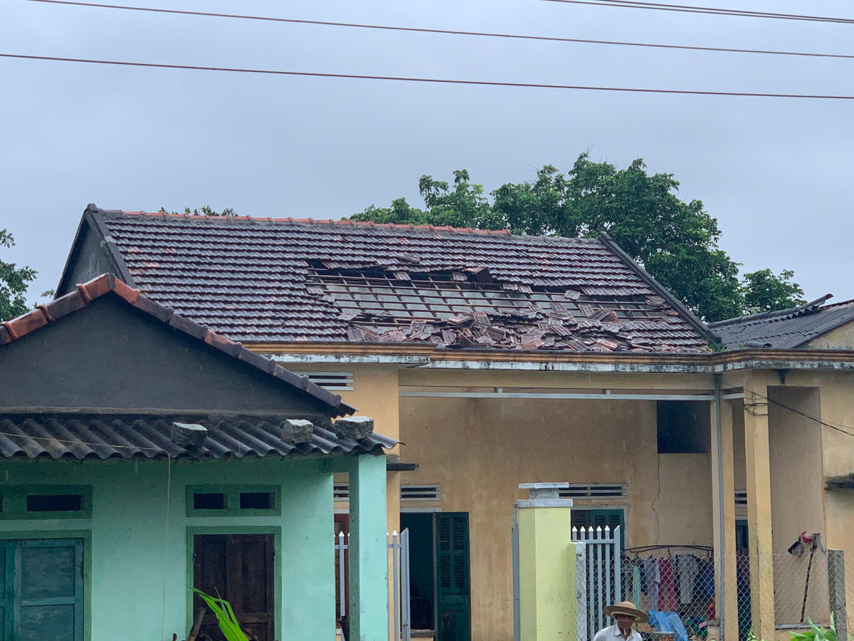 Loc xoay toc mai hon 50 ngoi nha, cay coi do rap o Quang Ngai-Hinh-2