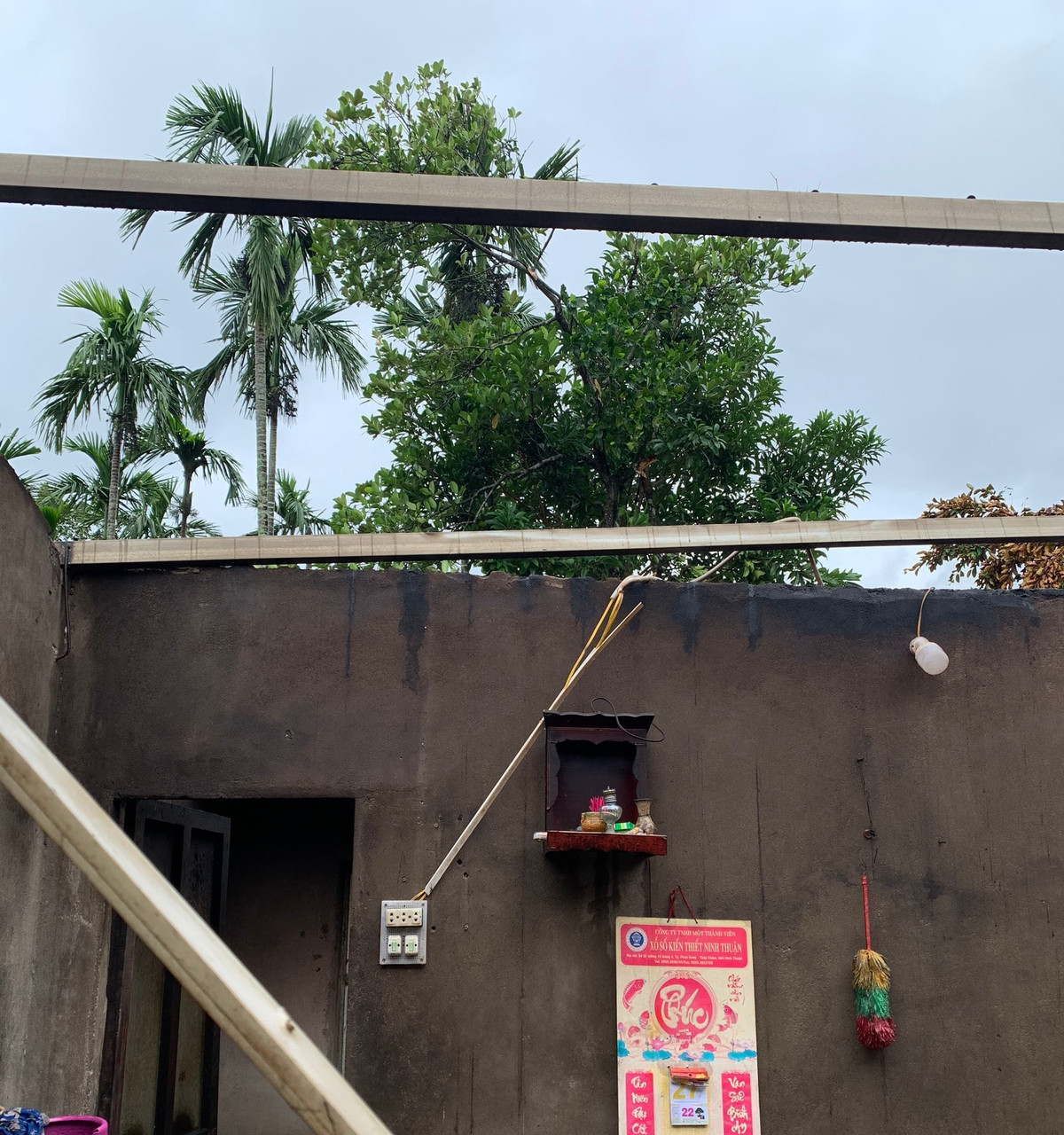 Loc xoay toc mai hon 50 ngoi nha, cay coi do rap o Quang Ngai-Hinh-6