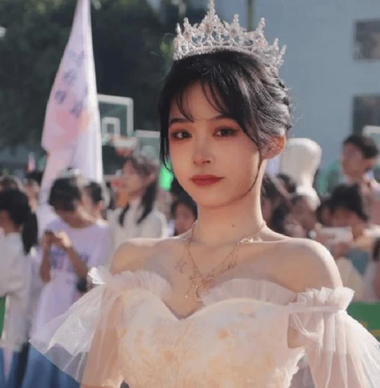 Mac vay cong chua cam bang, nu sinh cap 3 noi tieng khap MXH-Hinh-2