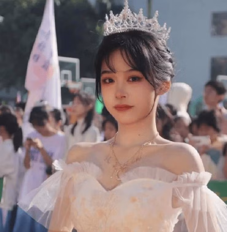 Mac vay cong chua cam bang, nu sinh cap 3 noi tieng khap MXH-Hinh-2