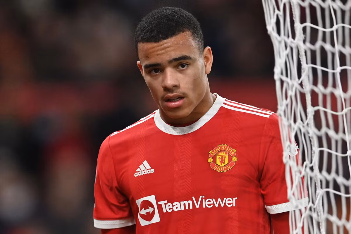 Greenwood - tu nguoi mau nhi den cau thu bi to hiep dam ban gai cu