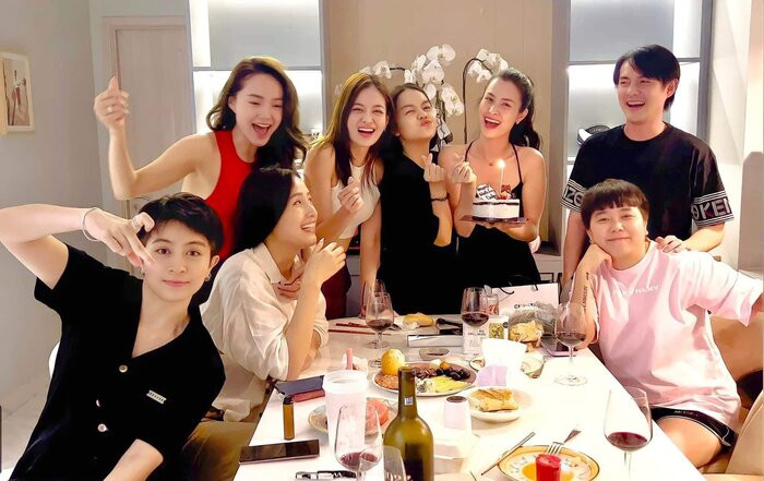 Diệu Nhi được khen có hành động tinh tế khi con gái Đông Nhi ốm Dieu Nhi duoc khen co hanh dong tinh te khi con gai Dong Nhi om