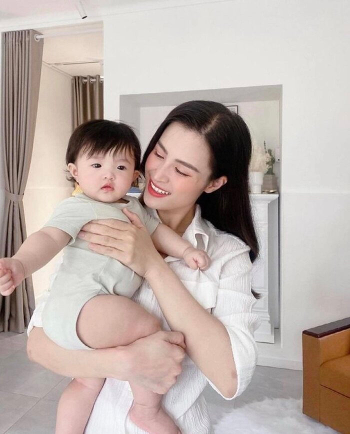 Diệu Nhi được khen có hành động tinh tế khi con gái Đông Nhi ốm - Hình 5 Dieu Nhi duoc khen co hanh dong tinh te khi con gai Dong Nhi om-Hinh-5