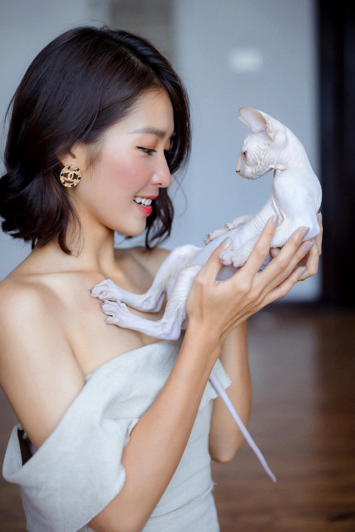 Nữ diễn viên thường xuyên đăng tải những hình ảnh đáng yêu với thú nuôi cưng của mình.