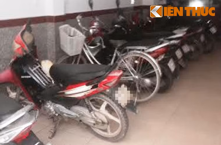 Giữa trưa, ngay trong ngày, giờ làm việc nhưng đa số nhà nghỉ, khách sạn ở phường Bình An chật kín xe của khách đến thuê phòng.