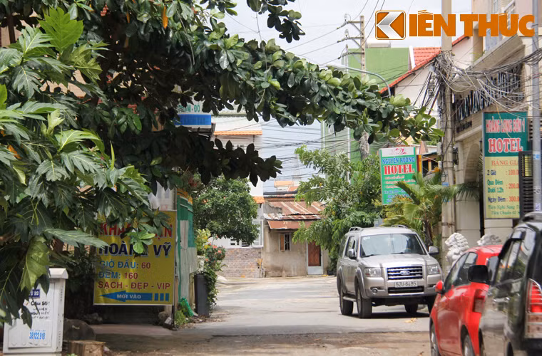 Theo ghi nhận của PV Kiến Thức, tại KDC Hải Quân ven sông Sài Gòn khá yên tĩnh có hơn 20 nhà nghỉ, khách sạn... hoạt động tấp nập suốt ngày đêm.