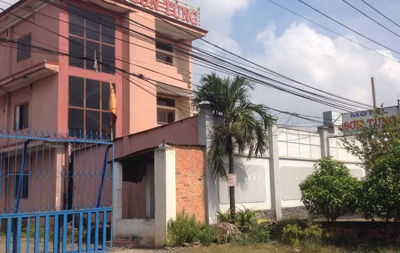 Theo đúng hợp đồng đã ký giữa thành phố và các nhà thầu thì từ ngày 30/9, không bàn giao đủ mặt bằng đúng hạn thì thành phố sẽ bồi thường 2,5 tỉ đồng/ngày.