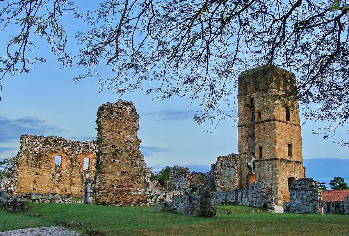 Vào thời điểm đó, Panamá Viejo đã trở thành khu định cư của những người châu Âu thường xuyên đầu tiên bên bờ biển Thái Bình Dương, bên cạnh các khu định cư Santa María la Antigua del Darien và Acla bên Đại Tây Dương. Ảnh: Wikidata.