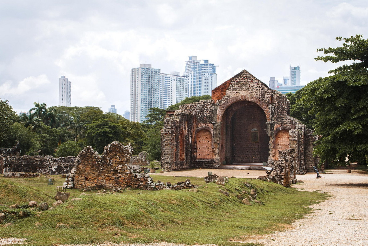 Một thời gian ngắn sau khi thành lập, Panamá Viejo trở thành điểm xuất phát của những cuộc thám hiểm tới Peru và là một kho cất giữ vàng, bạc quan trọng trước khi được chuyển tới Tây Ban Nha. Ảnh: Toone's Travels.