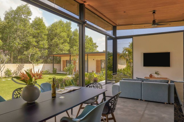 Căn Biệt thự là nơi hoàn hảo để thư giãn vào cuối tuần và ngày lễ, chỉ cách thành phố Sài Gòn sầm uất 2h30 lái xe.