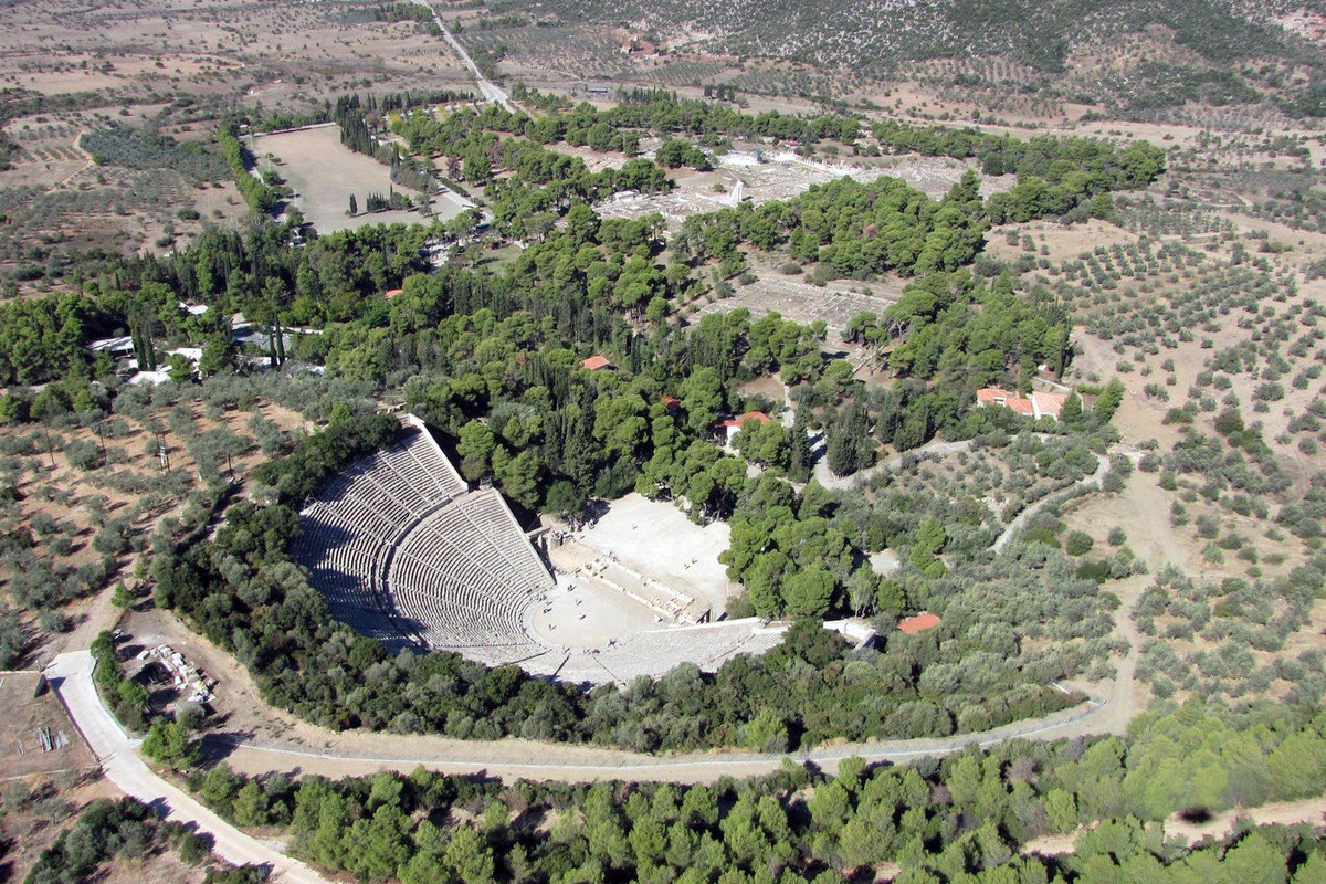 Từ năm 1988, nhà hát Epidaurus cùng nhiều công trình khác của thành phố cổ Epidaurus đã được UNESCO công nhận là Di sản văn hóa thế giới với tên gọi chung là Thánh địa của Asklepios tại Epidaurus. Ảnh: The Archaeologist.