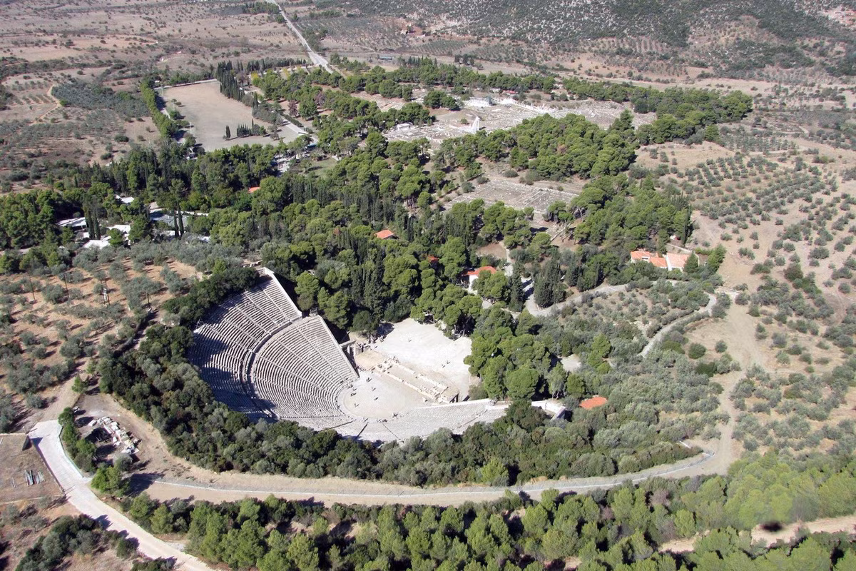 Từ năm 1988, nhà hát Epidaurus cùng nhiều công trình khác của thành phố cổ Epidaurus đã được UNESCO công nhận là Di sản văn hóa thế giới với tên gọi chung là Thánh địa của Asklepios tại Epidaurus. Ảnh: The Archaeologist.