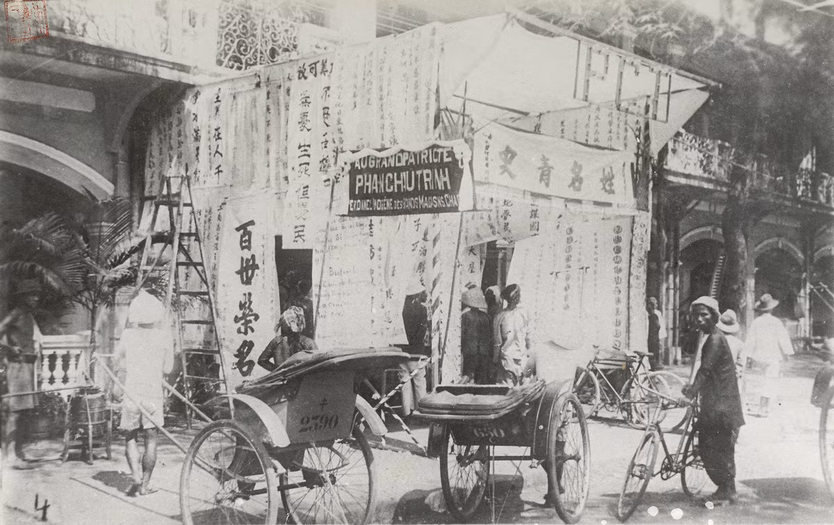 Rạp đám tang phía trước nhà cụ Phan Chu Trinh (Phan Châu Trinh) ở số 54 đường Pellerin, Sài Gòn ngày 4/4/1926, nay là đường Pasteur, TP HCM.