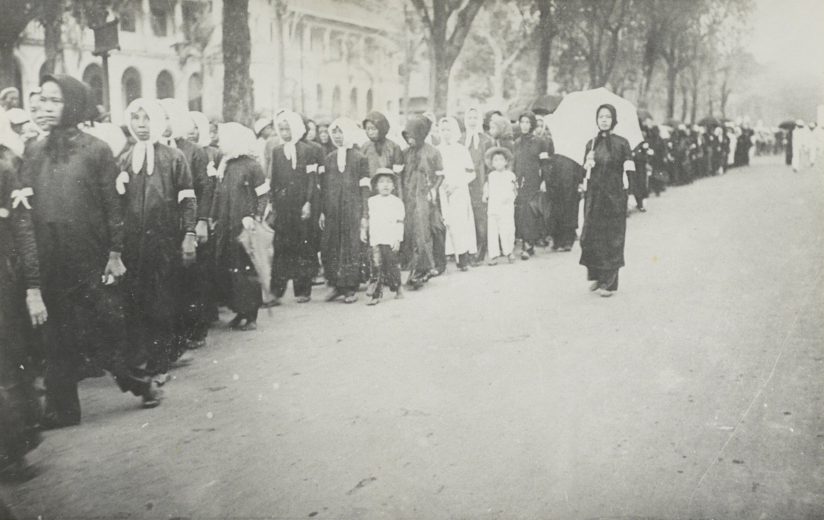 Từ đường Paul Blanchy, đoàn đi thẳng xuống Phú Nhuận, qua con đường ngày nay là đường Phan Đình Phùng, đến nghĩa trang Gò Công tương tế ở Tân Sơn Nhất, nay thuộc quận Tân Bình, TP HCM.