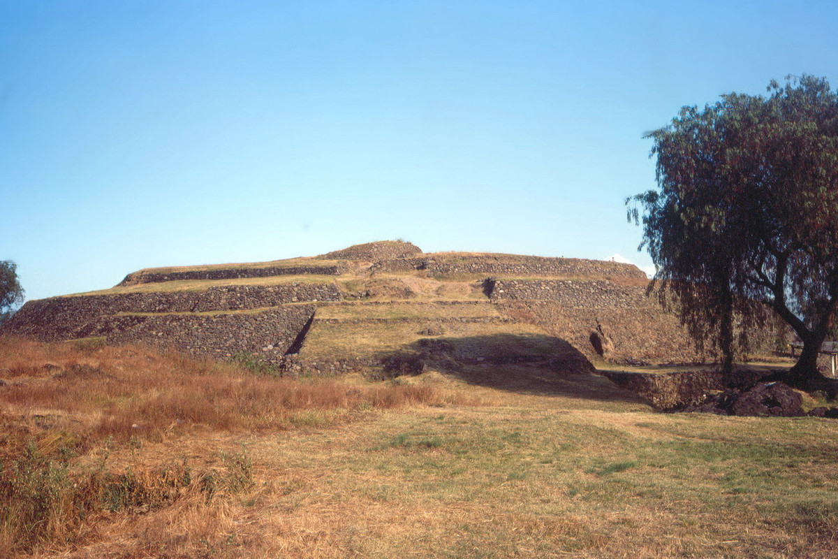 Niên đại của kim tự tháp Cuilcuilco gây kinh ngạc cho giới khảo cổ, khi thời điểm bắt đầu xây dựng công trình này được xác định là khoảng 6.000 năm TCN, sớm hơn 3 thiên niên kỷ so với các kim tự tháp ở Ai Cập. Ảnh: World History Encyclopedia.