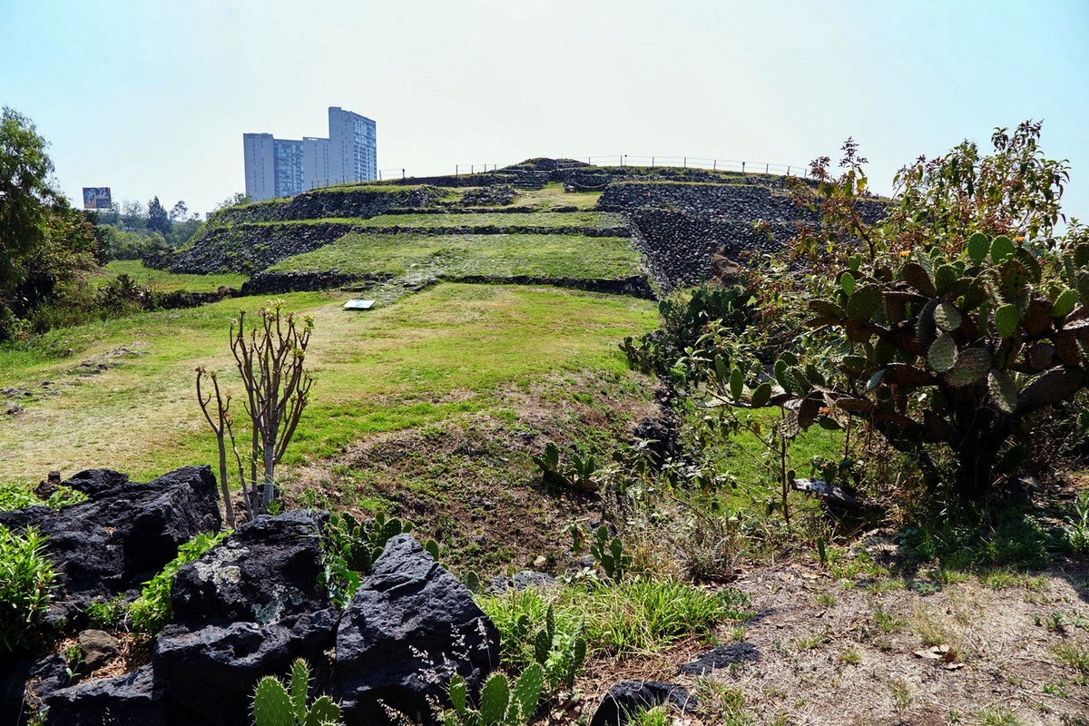 Đó là một vụ phun trào núi lửa xảy ra khoảng năm 30 SCN, khiến toàn bộ khu vực trở thành nơi con người không thể sinh sống. Ảnh: Sailingstone Travel.