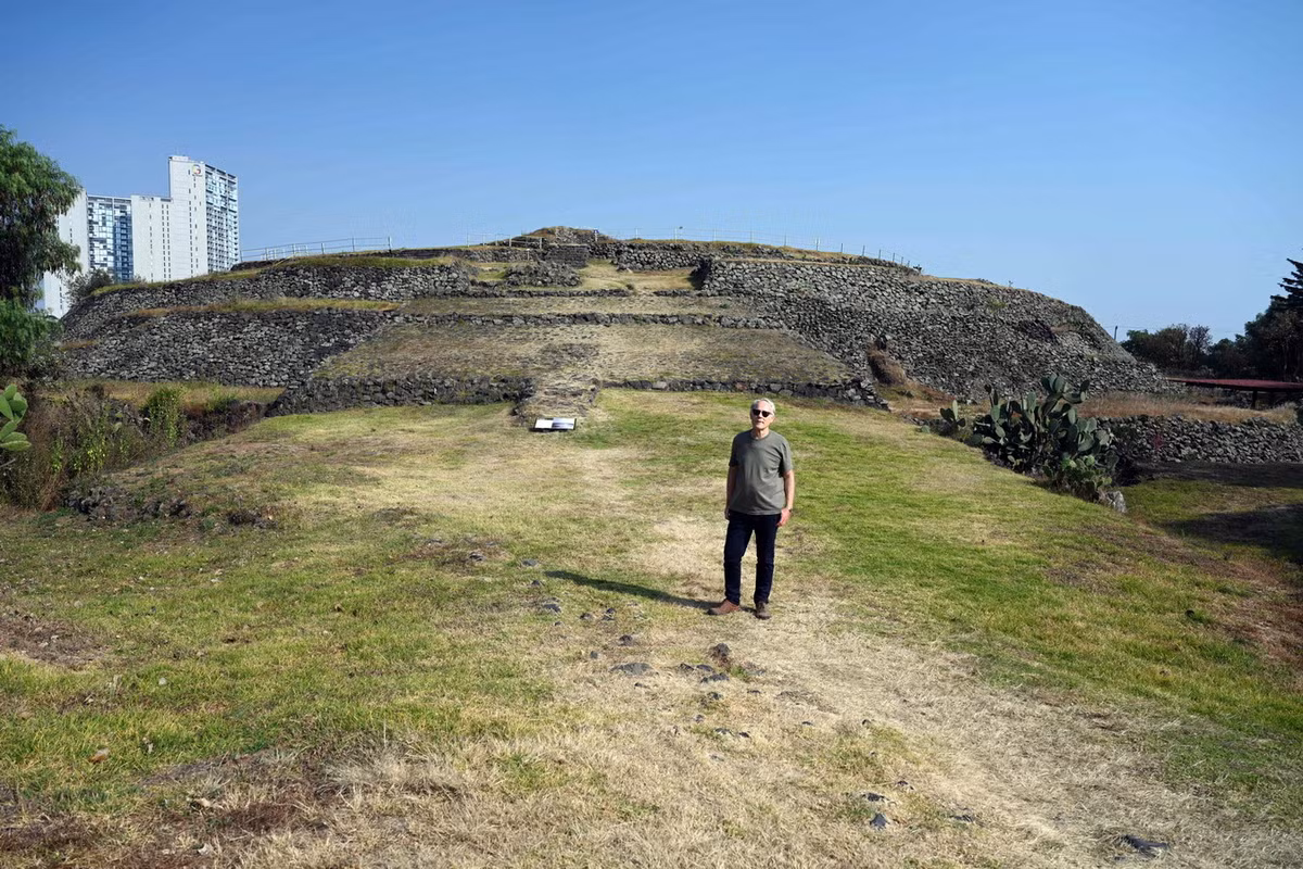 Cũng như các kim tự tháp khác ở châu Mỹ, nhiều khả năng kim tự tháp Cuilcuilco đã được sử dụng như một đền thờ thay vì lăng mộ như các kim tự tháp ở Ai Cập. Ảnh: Professor E.T.