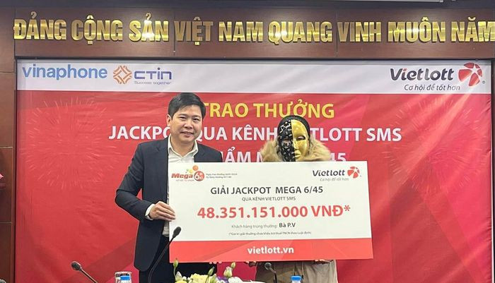 Người trúng Vietlott hơn 48 tỷ nói gì khi nhận giải Nguoi trung Vietlott hon 48 ty noi gi khi nhan giai