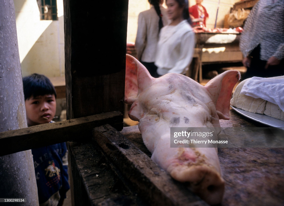 Quầy thịt lợn ở chợ Sa Pa.