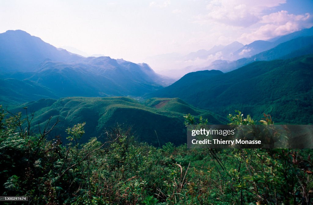 Cảnh đồi núi quanh Sa Pa.
