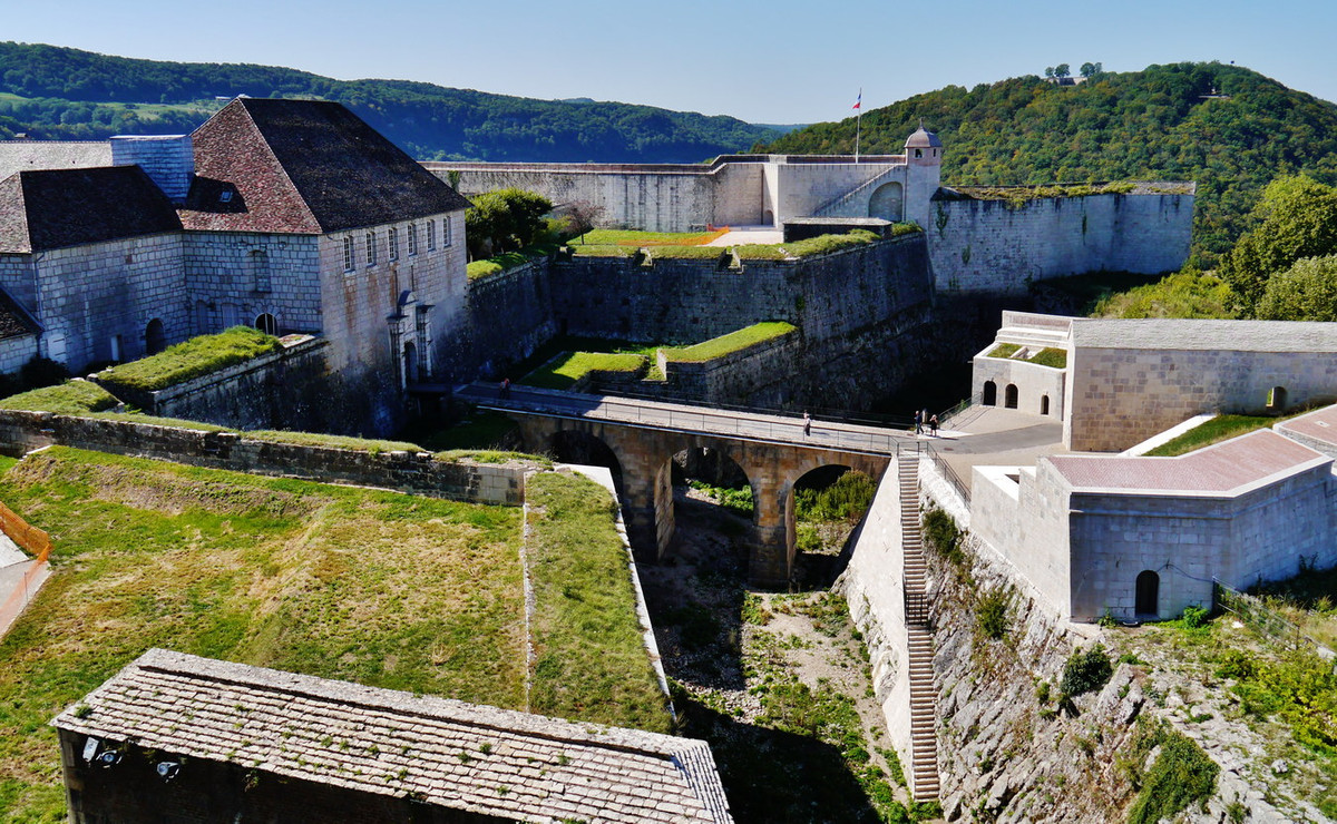 Năm 2008, thành Besançon cùng hệ thống công trình quân sự do lãnh chúa xứ Vauban thiết kế ở Pháp đã được UNESCO công nhận là di sản thế giới. Ảnh: Wikipedia.