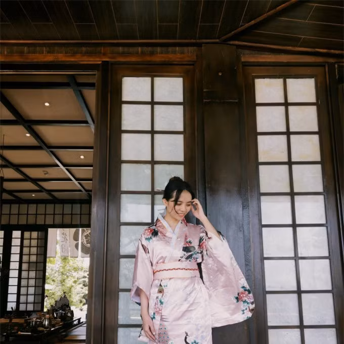 Chi hon nua thang luong cho tien xe va an, GenZ cam thay “xung dang”