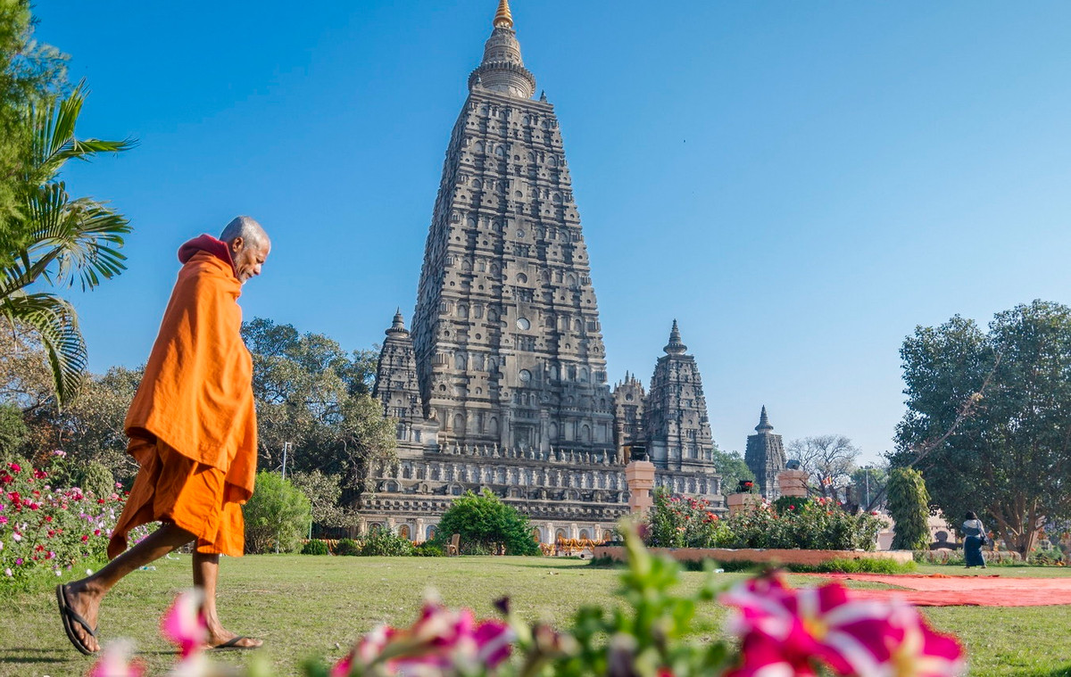 Ngôi chùa này có lịch sử từ khoảng năm 250 TCN, khi hoàng đế Asoka của triều đại Maurya dựng một công trình kỷ niệm việc Phật đạt giác ngộ ở Bodh Gaya. Ảnh: India Imagine.