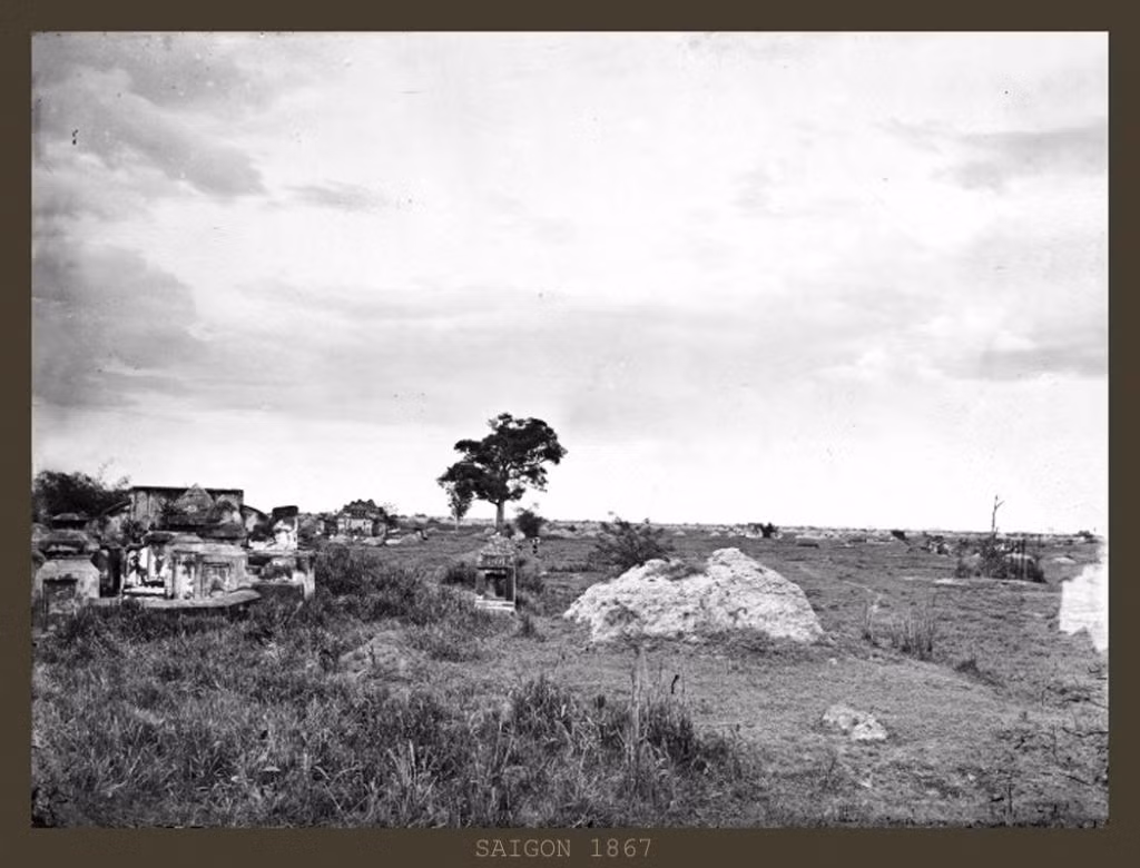 Mồ mả trên một cánh đồng.