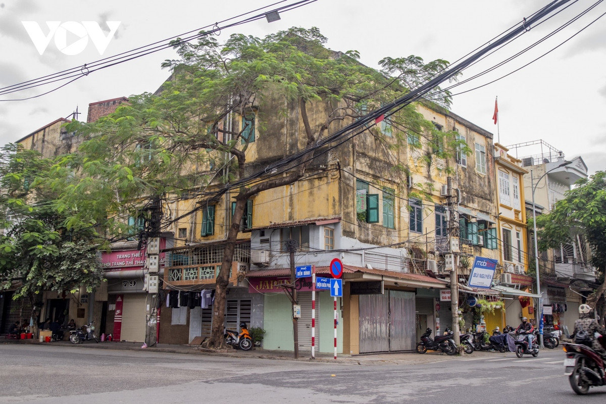 Thành phố Hải Phòng hiện có 300 biệt thự kiểu Pháp, trong đó hơn 100 công trình có kiến trúc độc đáo và có giá trị văn hóa, lịch sử, tập trung chủ yếu ở khu vực trung tâm thành phố.