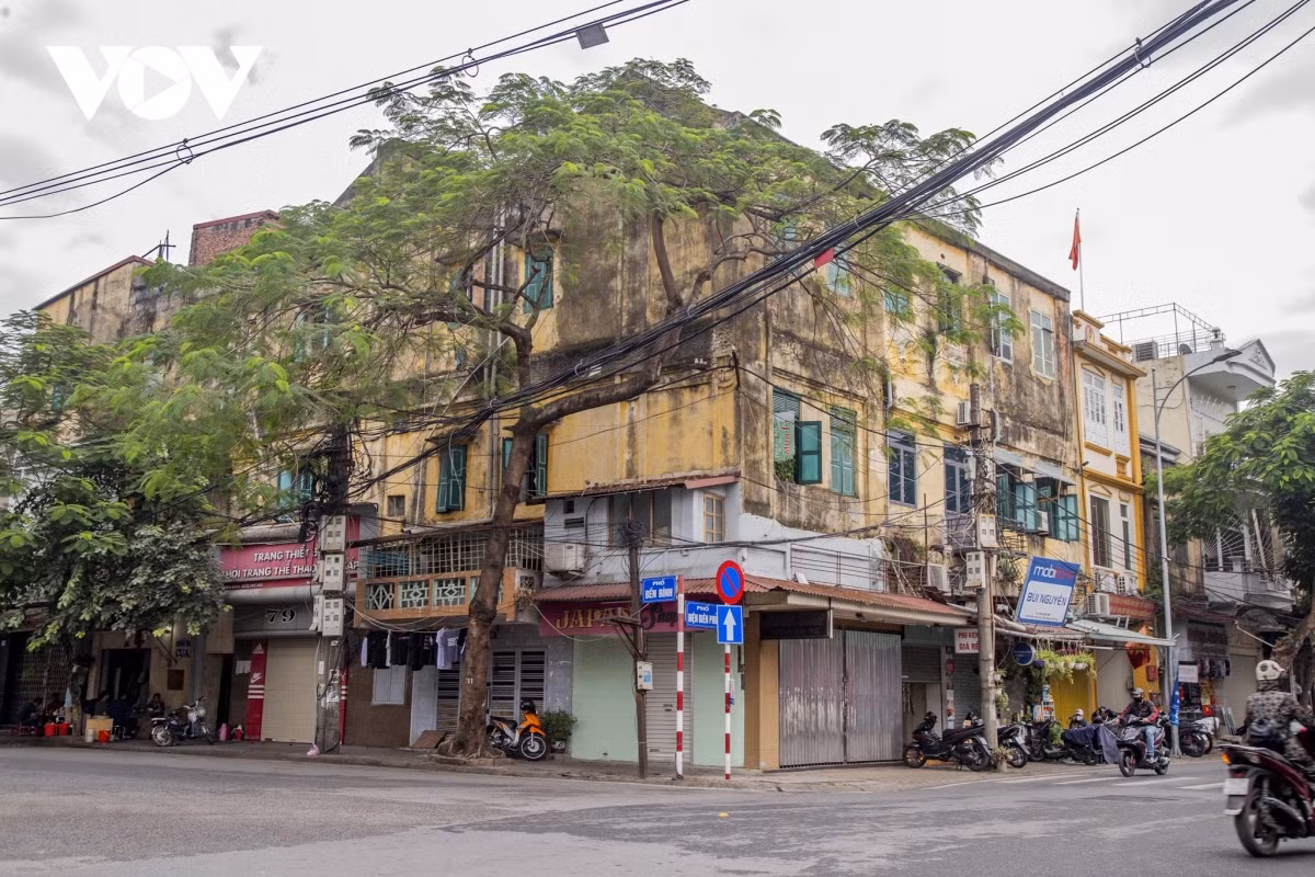 Thành phố Hải Phòng hiện có 300 biệt thự kiểu Pháp, trong đó hơn 100 công trình có kiến trúc độc đáo và có giá trị văn hóa, lịch sử, tập trung chủ yếu ở khu vực trung tâm thành phố.