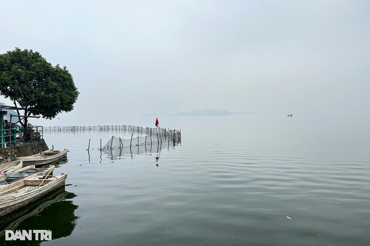 Nếu sương mù quá dày, hoặc không gian quá trong trẻo cũng sẽ không thể tạo nên không gian vô cực cho hồ Tây được.