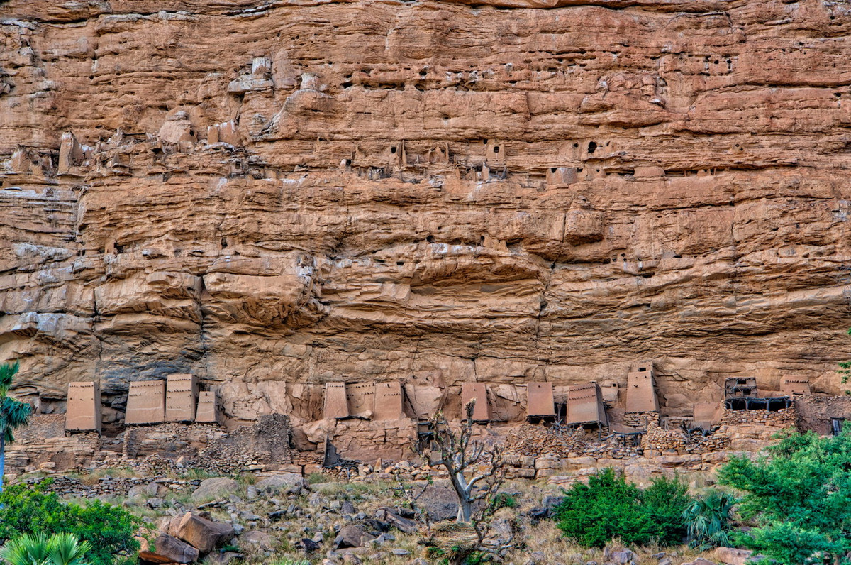 Hệ thống kiến trúc hoàn chỉnh của Bandiagara đã phản ánh sự khéo léo trong kỹ thuật xây dựng, trình độ tổ chức xã hội cũng như nét đặc sắc văn hóa của các cư dân bản địa. Ảnh: Aisle Seat Please.
