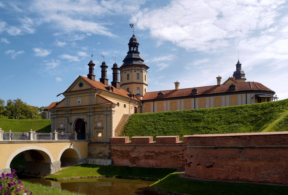 Hoàn tất năm 1604, tòa pháo đài cũ đã hoàn toàn biến thành một lâu đài kiểu Baroque - Phục hưng tráng lệ. Ảnh: Wikipedia.