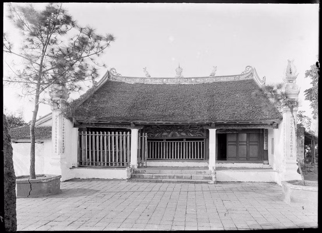 Điện thờ chính trong đền Ngọc Sơn.