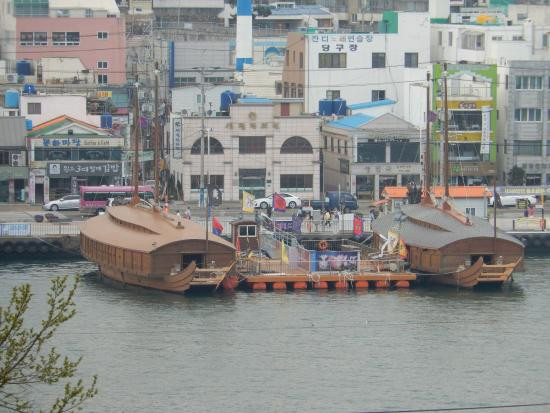 Ngày nay, thuyền rùa Geobukseon được coi là một biểu tượng lịch sử của dân tộc Triều Tiên. Có thể bắt gặp nhiều mô hình, tượng đài về con thuyền này ở các bảo tàng và địa điểm công cộng trên khắp bán đảo Triều Tiên.