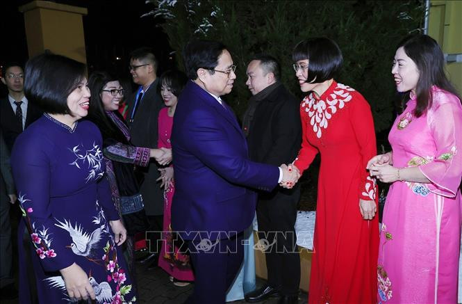 Thu tuong Pham Minh Chinh gap go cong dong nguoi Viet Nam tai Hungary-Hinh-2