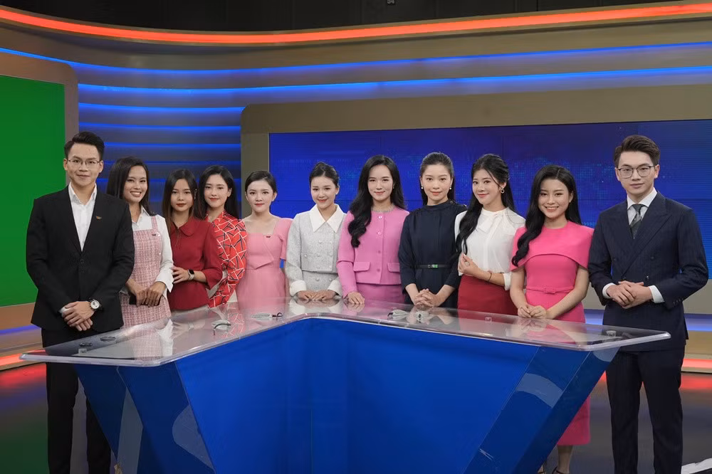 Bên cạnh những gương mặt MC kỳ cựu gắn liền với bản tin thời tiết của VTV nhiều năm qua là những gương mặt mới, đại diện cho thế hệ trẻ như: Việt Hà, Lan Chi, Hạnh Quyên, Khánh Linh...