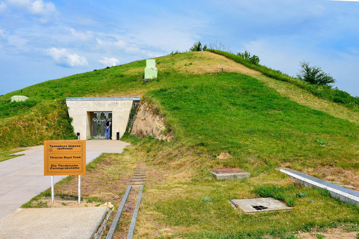 Vào năm 1985, UNESCO đã công nhận khu lăng mộ của người Thrace ở Sveshtari là Di sản văn hóa thế giới. Ảnh: Franks Travelbox.