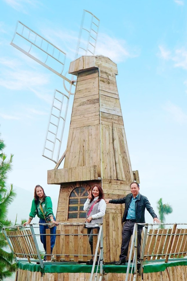 Du khách đến đây sẽ được đắm say trước cảnh đẹp thiên nhiên, thoải mái tìm vị trí check-in để có những bức hình đẹp.