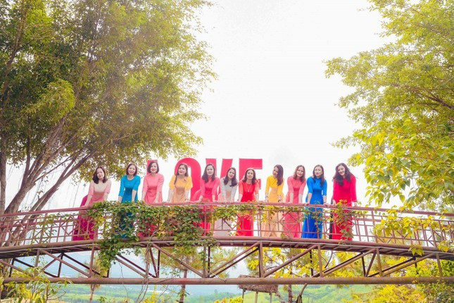 Cách đó không xa, nhiều du khách lựa chọn Trương Gia Farm ở xã Nghĩa Long, huyện Nghĩa Đàn làm điểm tham quan dịp nghỉ Tết dương lịch.