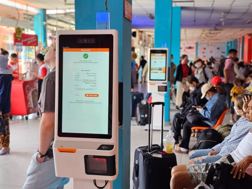 Nguoi dan cac tinh mien Tay bat dau ve que an Tet-Hinh-5