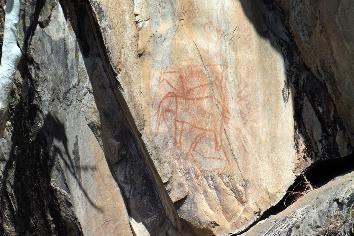 Với số lượng các bức tranh vẽ trên đá được cho là nhiều nhất thế giới, vùng đồi Tsodilo được ví như một bảo tàng nghệ thuật với tên gọi "Louvre của Sa Mạc". Ảnh: Mosu Safari Tours.