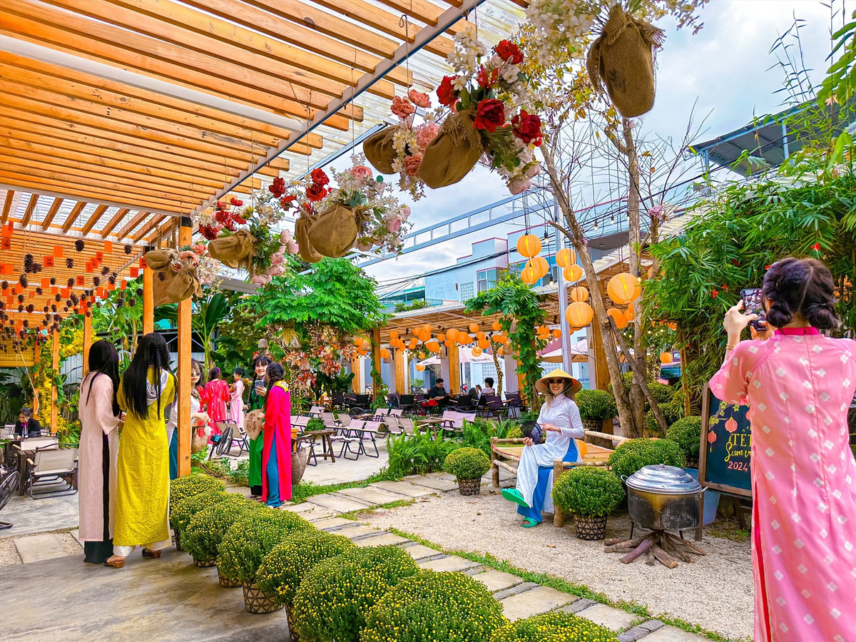 Gioi tre thich thu voi tip chup anh Tet xua voi ao dai-Hinh-8