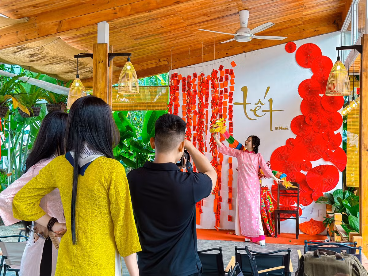 Gioi tre thich thu voi tip chup anh Tet xua voi ao dai-Hinh-5