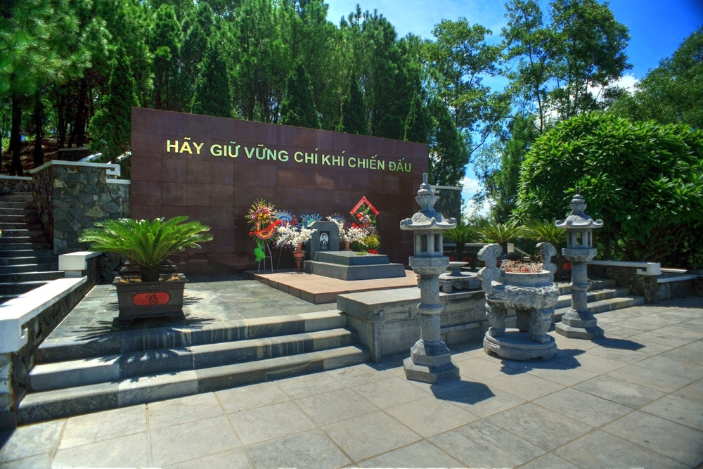 Chan dung cac danh nhan tuoi Thin lung danh su Viet-Hinh-3