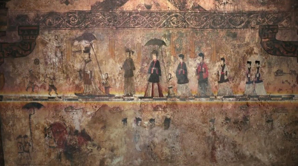 Cụ thể, các bức tranh miêu tả trang phục, ẩm thực, đời sống dân cư và phong tục chôn cất, các phương pháp thực hành tôn giáo và bốn vị thần theo quan niệm truyền thống. Một số tranh mang dấu ấn Phật giáo và Đạo giáo. Ảnh: Jetsetterweb.